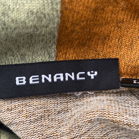 Butterfly Print Cowl Neck Top - Picture 6 of 6